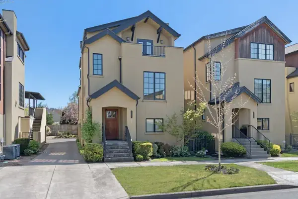 Photo 1 - Birdhouse - Close To U Of O & Downtown 3 Bedroom Home