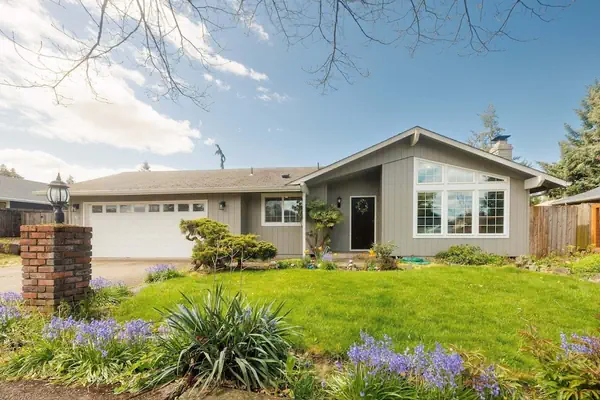 Photo 1 - Zen Den - 10 Minutes To Autzen & Downtown 2 Bedroom Home