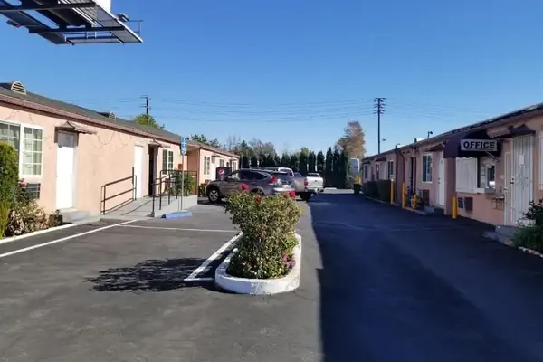 Photo 1 - CINEMA MOTEL