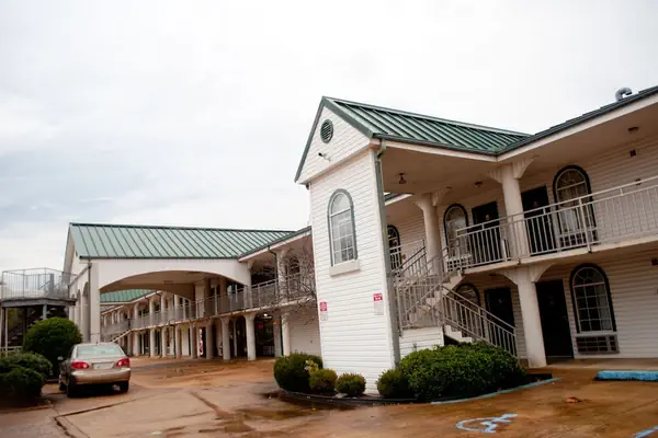 Photo 1 - Americana Inn