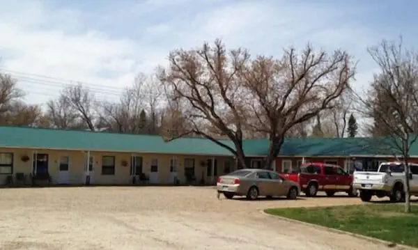 Photo 1 - Parshall Motor Inn