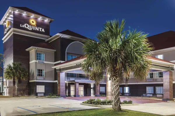 Photo 1 - La Quinta Inn & Suites by Wyndham Walker - Denham Springs