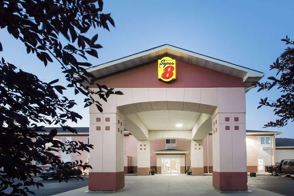 Photo 1 - Super 8 by Wyndham Iola KS