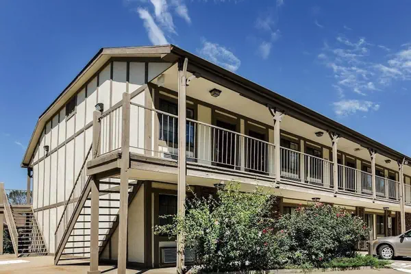 Photo 1 - Econo Lodge Lawrence near University