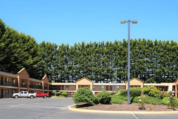 Photo 1 - McMinnville Inn