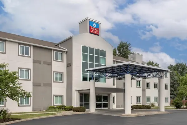 Photo 1 - SureStay Plus Hotel by Best Western Niagara Falls East