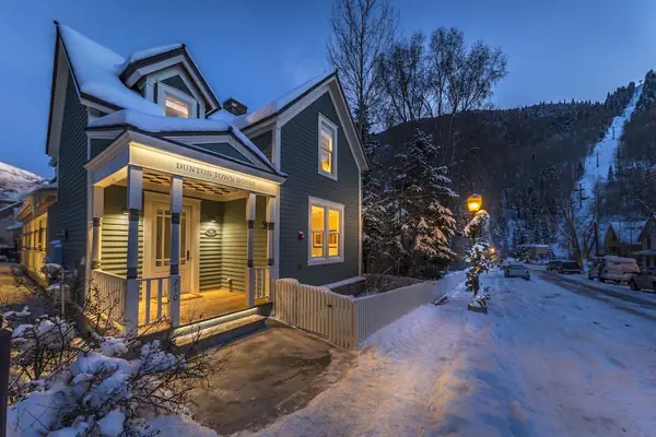 Photo 1 - Dunton Town House