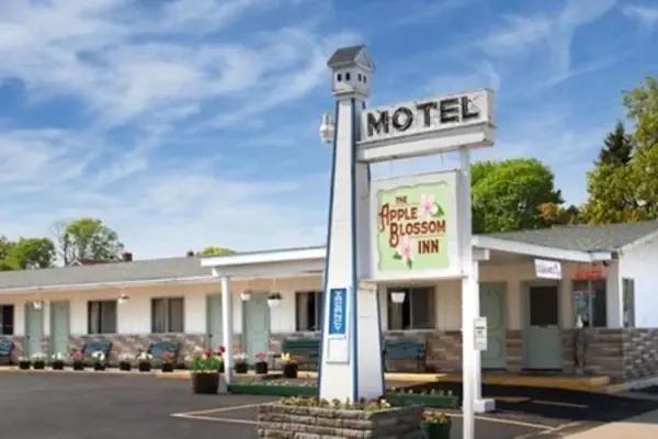 Photo 1 - Apple Blossom Boutique