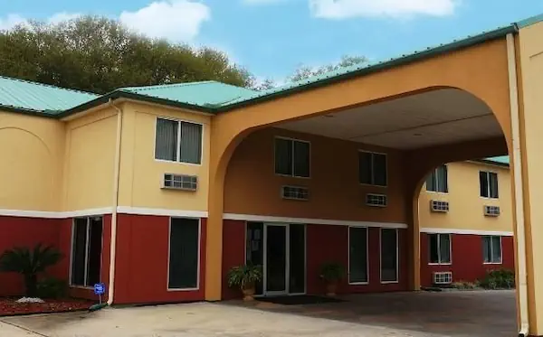 Photo 1 - Riverside Hotel