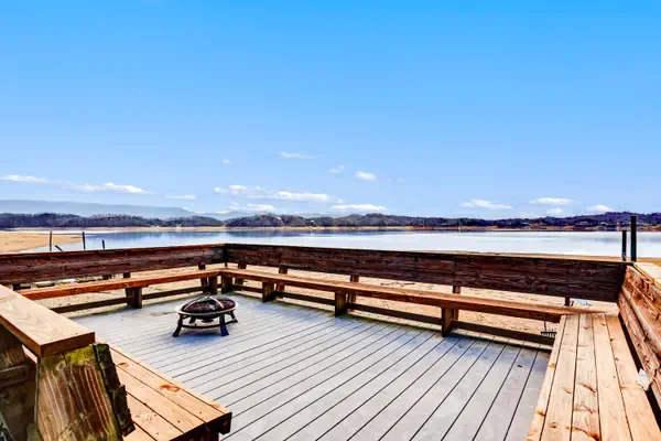 Photo 1 - 3 Bed + 3 Bath + Loft