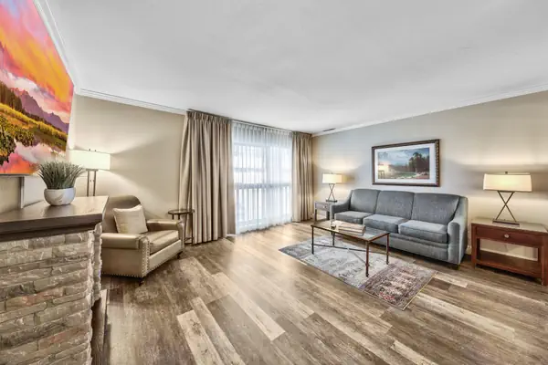 Photo 1 - Deluxe 1 Bedroom for 4