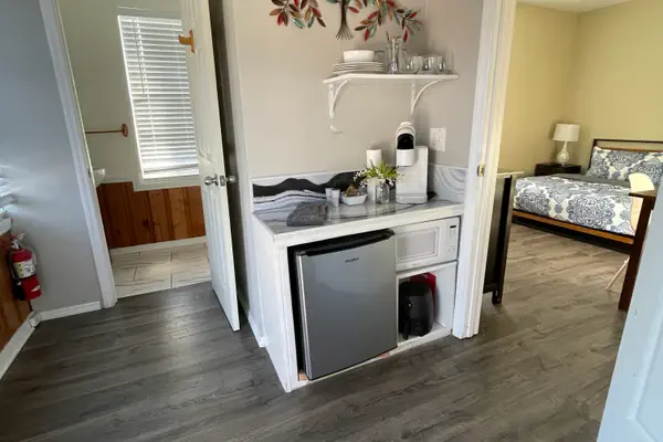 Photo 1 - Delicate Scarlet