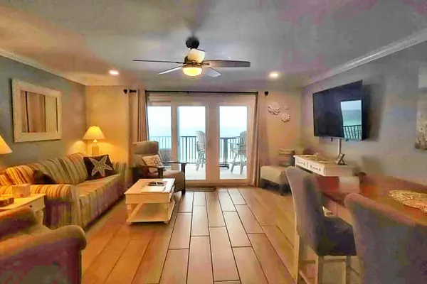 Photo 1 - 6th Floor(TOP) | Beachfront | Sleeps 6 | Pool, Gym!