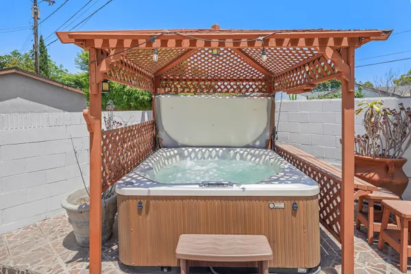 Photo 1 - Huge 5BR • Jacuzzi 15min to Disneyland • Sleeps 18