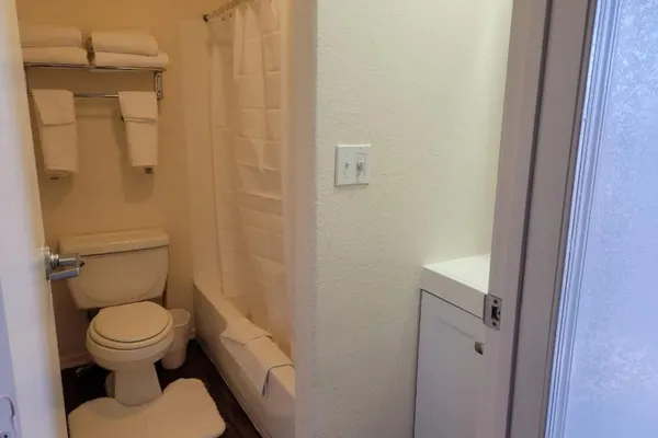 Photo 1 - Affordable Getaway Sleeps 8 near Grand Canyon