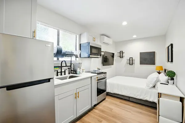 Photo 1 - Modern 1BR w/ Full Kitchen & Self Check-In