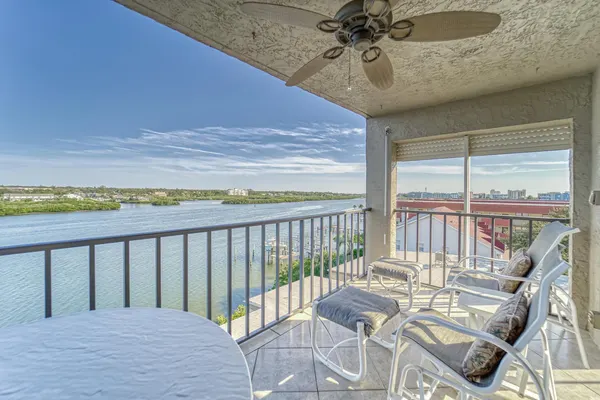 Photo 1 - Waterfront 2BR, Elevator, Corner Views, Manatees!