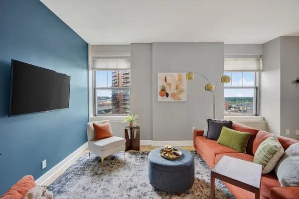 Photo 1 - Bright, Chic & Modern Suite in Downtown