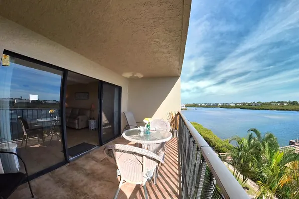 Photo 1 - Waterfront Condo Sleeps 4, Elevator, Your Home on Water!