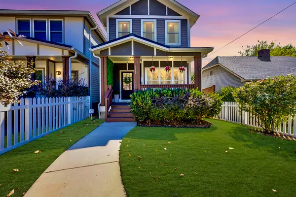 Photo 1 - Classy Southern Escape Steps From Cafés & Dining