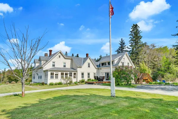 Photo 1 - Classic Maine farmhouse with modern amenities