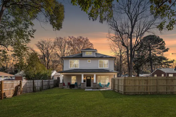 Photo 1 - Bold Uptown Retreat - Hot Tub - 6 Beds