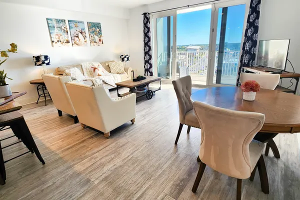 Photo 1 - 50 feet from 10th floor pool and hot tub! Gorgeous Condo! Resort