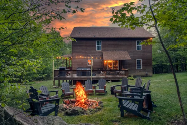 Photo 1 - On Sugar Mountain Ski/Hike/Bike, Hot tub, fire pit