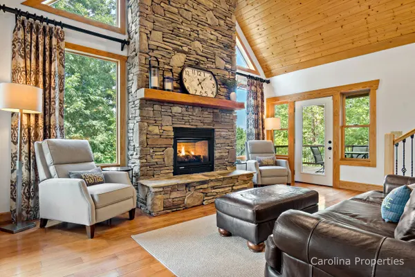 Photo 1 - Blueridge Sunrise - Hot Tub, Fire Pit, Resort!