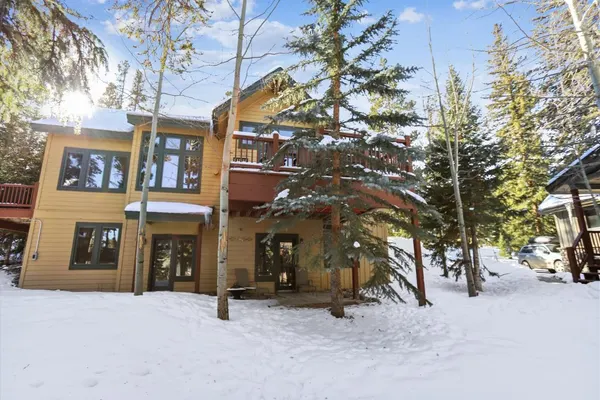 Photo 1 - Highwood Hideaway