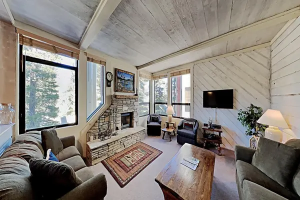 Photo 1 - Spacious Condo Great For Friends & Families - Onsite Ski and Snowboard Rentals (Unit 571 at 1849)