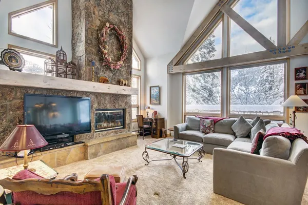 Photo 1 - Ski in & Slopeside Luxury Townhome at Pines Lodge - Sleeps 12