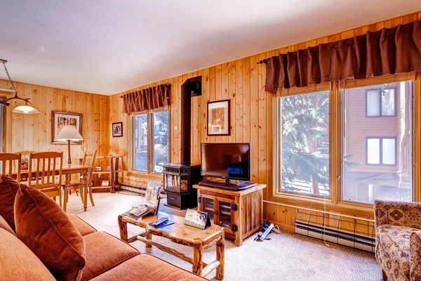 Photo 1 - Perfect mountain retreat/3Br Condo-fireplace