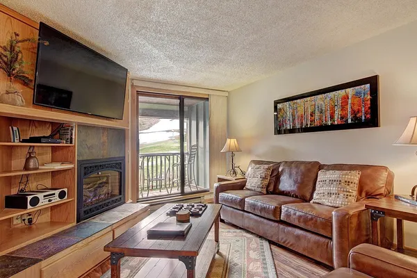 Photo 1 - Beautiful Condo, Ski Out Your Back Door - FP202