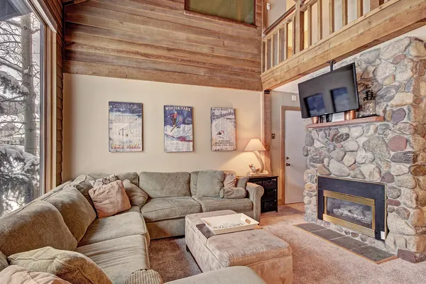 Photo 1 - Beautiful Dog Friendly Ski Chalet A Minute to SuperBee Lift - AN203