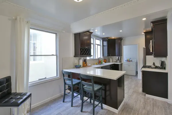 Photo 1 - w/ Parking, Modern Kitchen & King Bed! 2BR Apt in SF