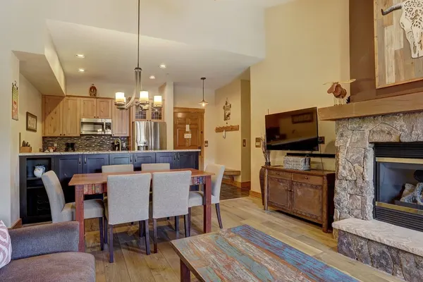 Photo 1 - 3Br Sweeping Snowcapped Views + Expansive Balcony - Sleeps 8