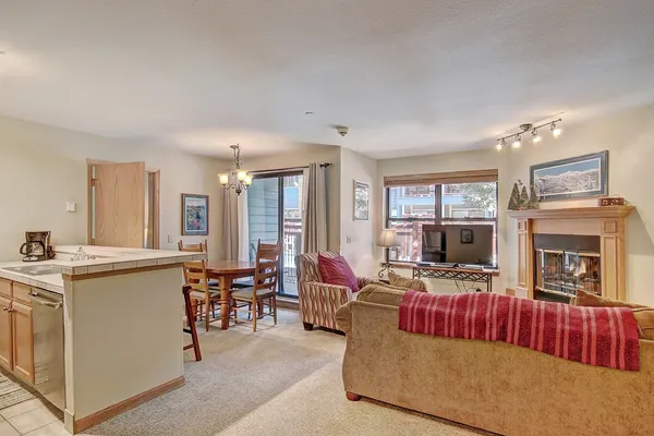 Photo 1 - Cozy  & Convenient 1Br - Just steps to Vibrant Apres-Ski 4ppl