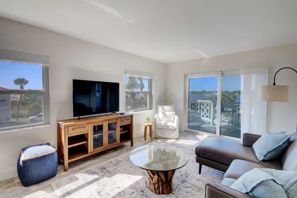 Photo 1 - 530 El Matador