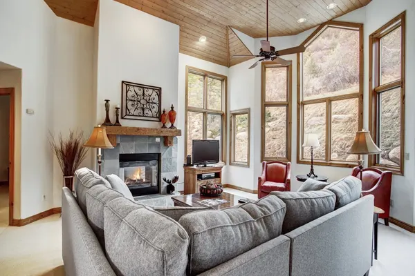 Photo 1 - 4BR/4BA Private Rustic Home in Arrowhead - Quick Shuttle to the Lift!