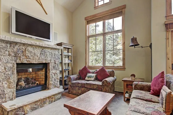 Photo 1 - Soaring Ceilings + Mins to Gondola/Apres-Ski - 2Br Sleeps 6