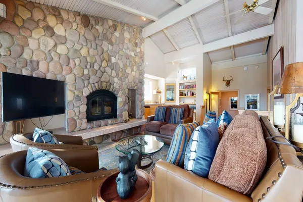 Photo 1 - Mammoth West 137 Updated Deluxe Condo, Just A Short Walk to Canyon Lodge