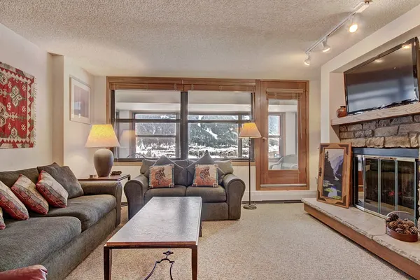 Photo 1 - Roomy Condo With Great Amenities - VS643