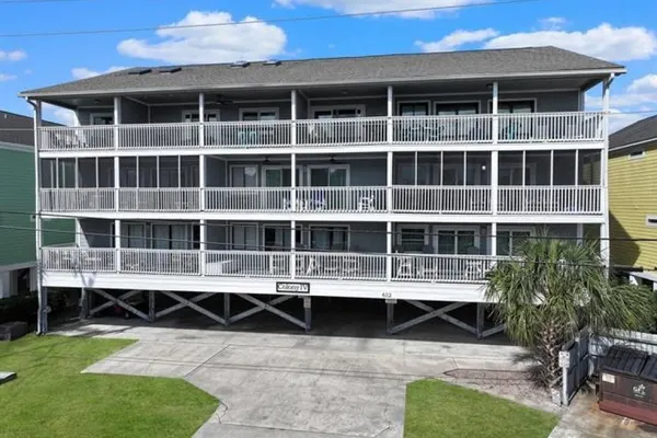 Photo 1 - Colony IV 301