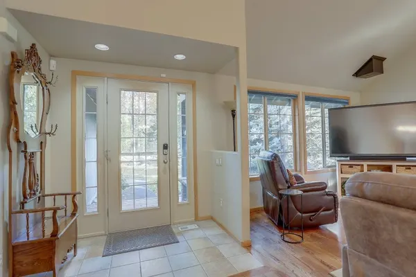 Photo 1 - Pet-Friendly 13 Ollalie Home features Double Car Garage