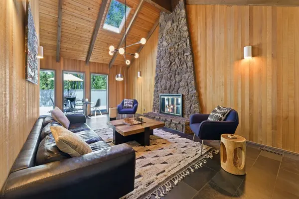 Photo 1 - 2 Pioneer Home features Brand New Hot Tub and Bikes to Explore Sunriver