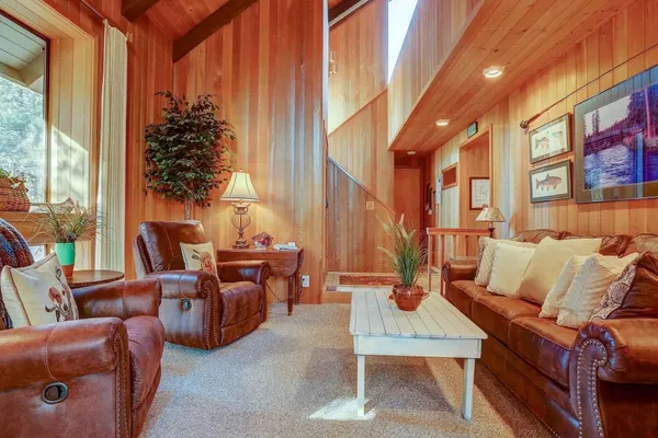 Photo 1 - 22 Rogue Home with Private Hot Tub, BBQ, and Game Room
