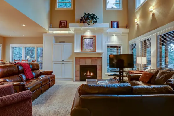 Photo 1 - Big Pine Home with Hot Tub Close to Deschutes River Trail
