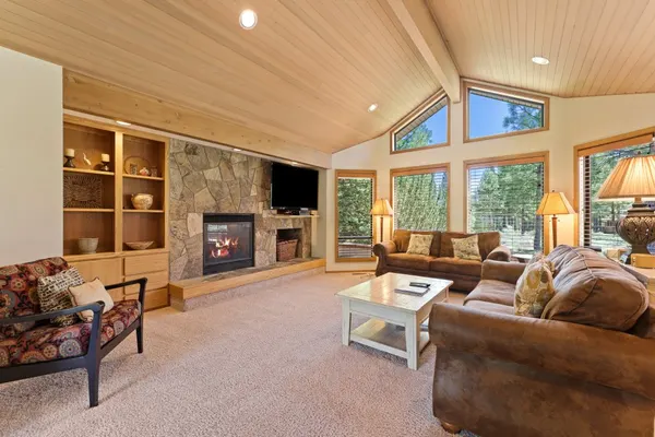 Photo 1 - 10 Tan Oak Home features Private Hot Tub and BBQ on the Deck