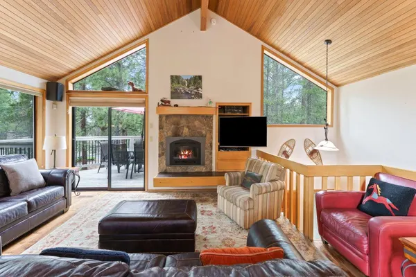 Photo 1 - 2 Quail Home Private Hot Tub, Steps from SHARC and short walk to the Sunriver Village